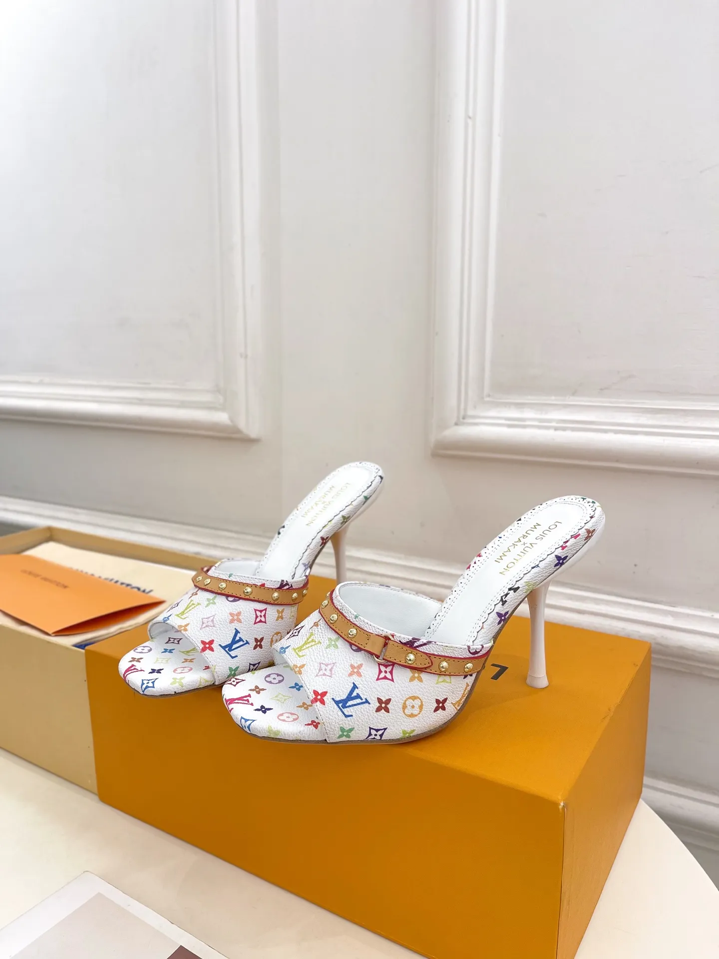 👟👟Ex-factory price 580👟👟 LV | Louis Vuitton 25𝐬𝐬 🧡💚2025 early spring new top version‼ ️The original version is the same. The counter features the latest LV Full of high-end feel! A popular model among bloggers at home and abroad, it’s retro and fashionable and looks amazing on your feet! Mainly recommended models on the official website★ ━━━━━ ЅᏇєєt ━━━━━ ▪️Upper: high-custom rainbow-colored presbyopia leather ▪️Lining: imported sheepskin ▪️Outsole: original Italian leather outsole ▪️Heel height: 5.5cm / 9.5cm ▪️Shoe size: 35-39 (34, 40, 41, 42 customized)